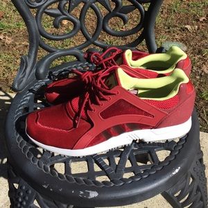 NWOT Men's Adidas tennis shoes