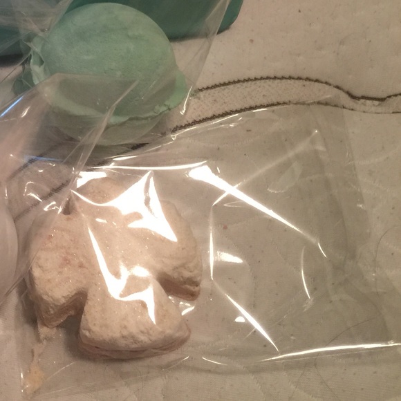 Snow Angel bath bomb/bath melt