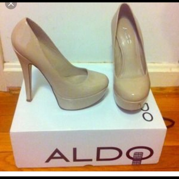 Nude pumps
