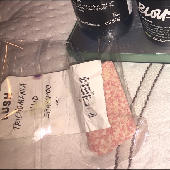 Trichomania solid shampoo