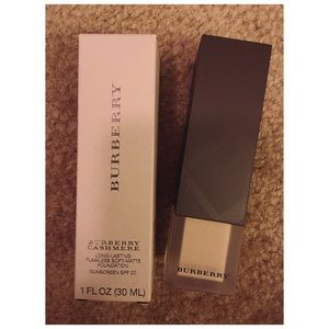 Burberry Cashmere - Soft Matte Foundation