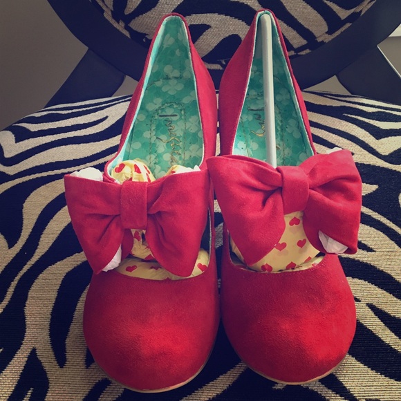 Anthropologie Shoes - Anthropologie Tea and Cake Suede Bow Pump