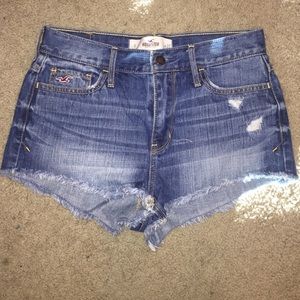 Hollister shorts. 💋