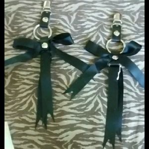Bow garter clips