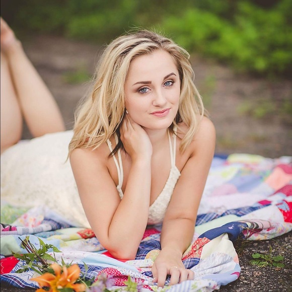 Hi, My names Alyssa. ☺️💋 - Picture 2 of 3