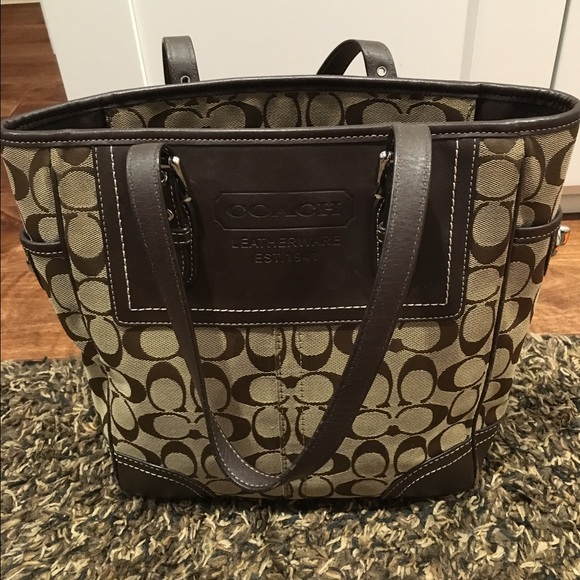 Classic Coach Handbag - Picture 1 of 4
