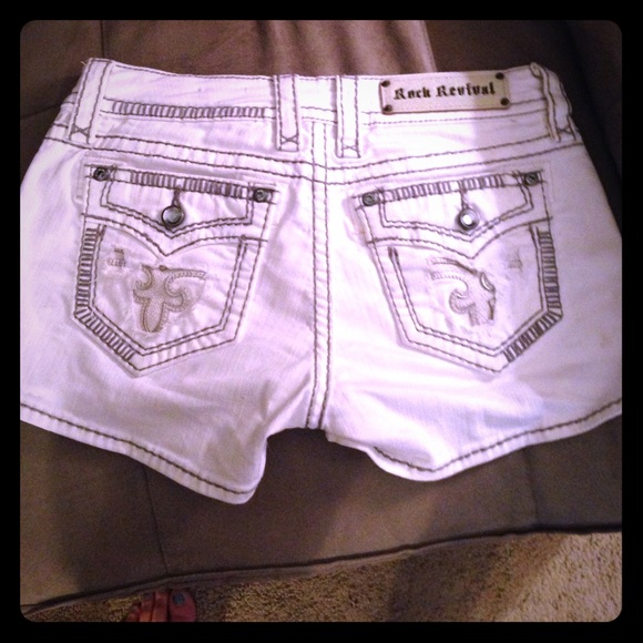 Buckle white Rock Revival shorts size 28