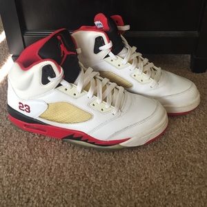 classic original air jordan 5 retro (Men's size 9)