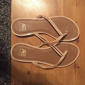 American Eagle flip flops