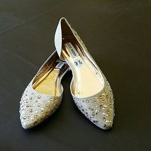 Pointed rose gold flats