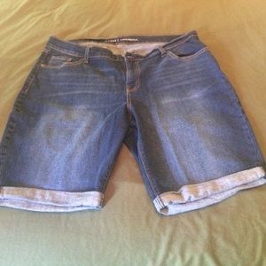 Old Navy Curvy Bermuda Shorts Size 16