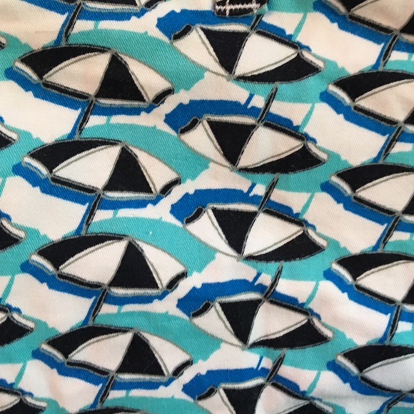 Umbrella covered shorts - Picture 2 of 2