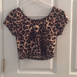 Short sleeve crop top