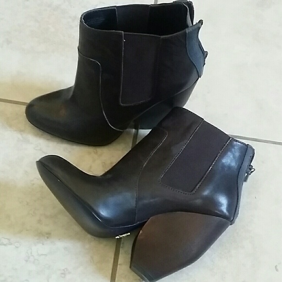 Shoe - Picture 1 of 1