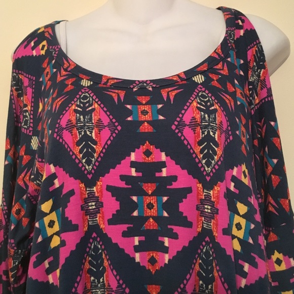 Cold shoulder Aztec top - Picture 3 of 3