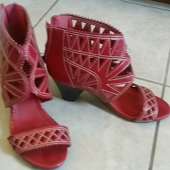 Shoe - Picture 1 of 1