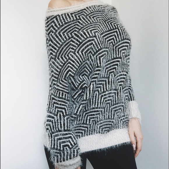 Lumiere off white- navy sweater