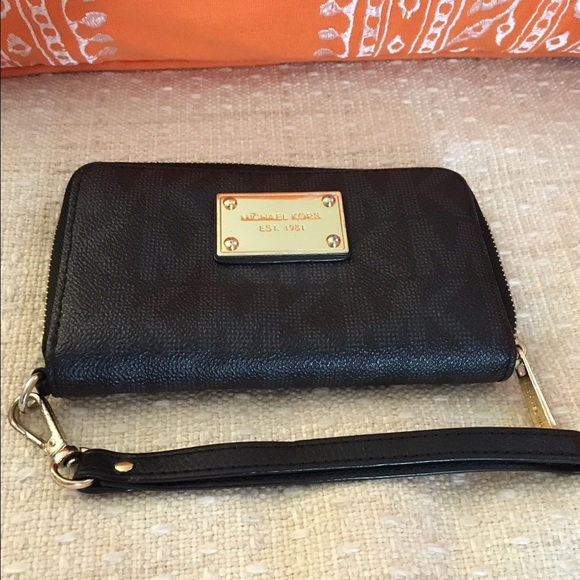 Michael Kors phone wallet