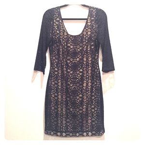 GUESS back zip lace dress ❄️❄️