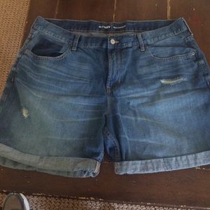 Old Navy Boyfriend cuffed shorts Size 16
