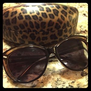 SUPER cute GUESS Brand sunglasses