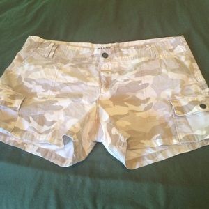 Old Navy twill camo shorts 3" inseam Size 14