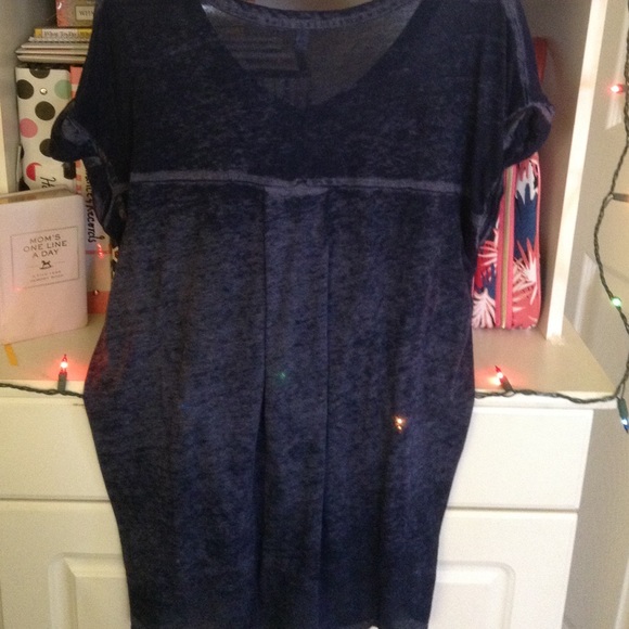 Large Navy Blue V-neck Tee - Picture 3 of 4