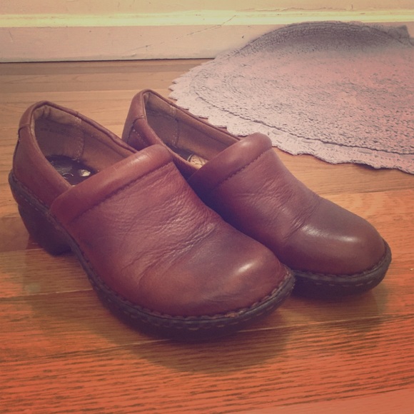 Born comfy leather clogs