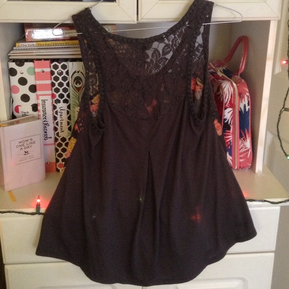 Floral Lace Tank - Picture 2 of 4