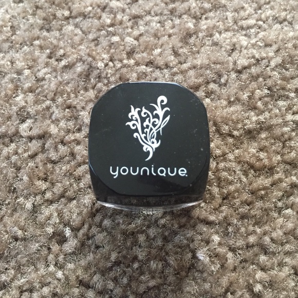 Giddy by Younique