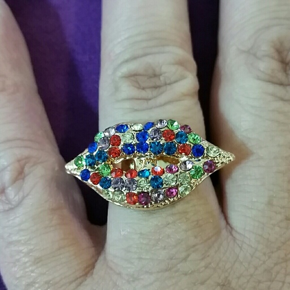 Rhinstone Lips Ring