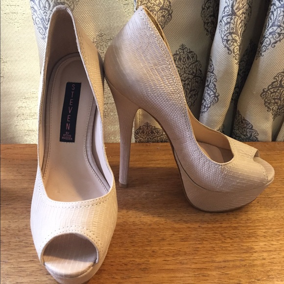 STEVEN by Steve Madden Altetude Pumps