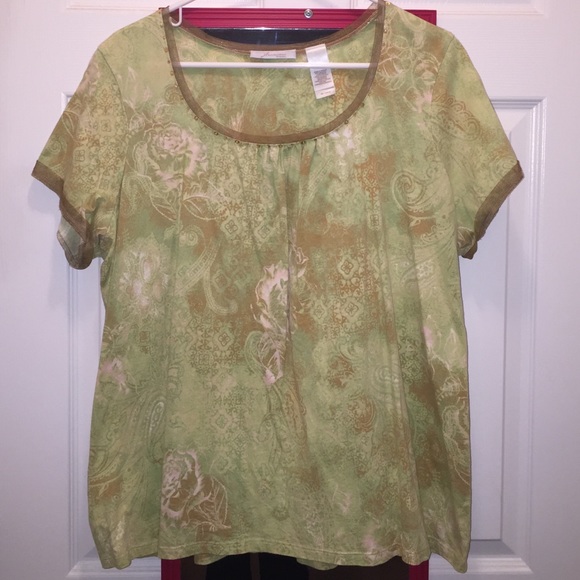 Summery top, pretty colors & neckline.