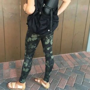 Lululemon Butterfly Wonder Unders.