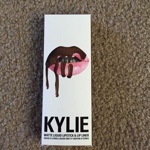 KYLIE LIPKIT in true brown k