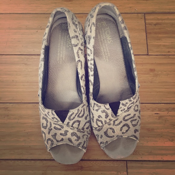 Tom Leopard print size 6 1/2 USED