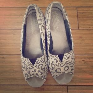 Tom Leopard print size 6 1/2 USED