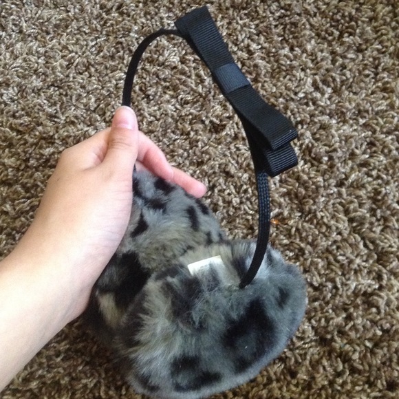 Leopard Print Bow Earmuffs - Picture 2 of 2