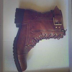 GBY GUESS BOOTIES