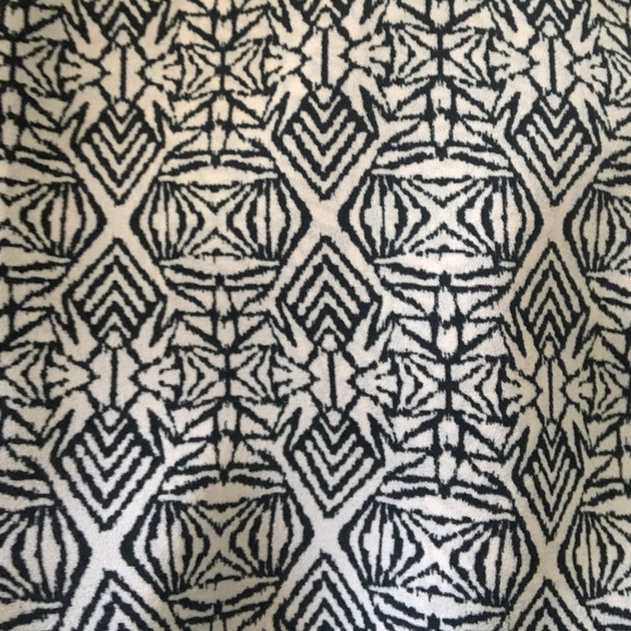 Patterned Top - Picture 2 of 2
