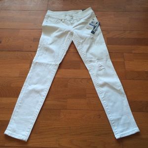 Seven7, white ankle skinny jean.