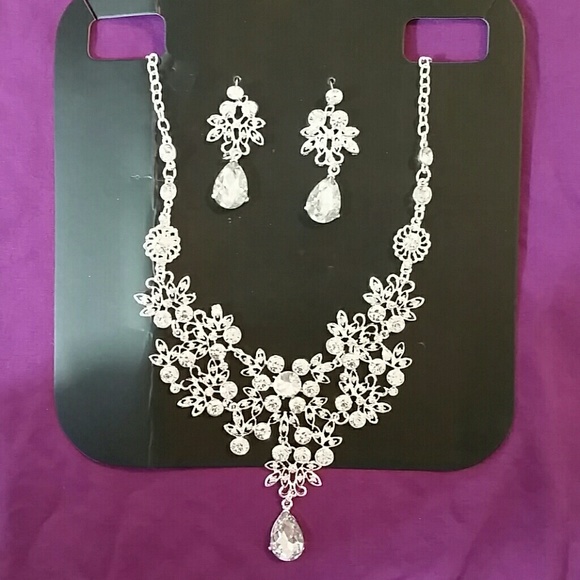Nwt Rhinestone Statement Necklace and Earrings