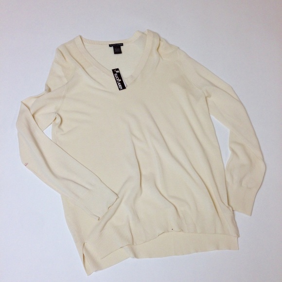 Lightweight cream sweater by Elliot Lauren
