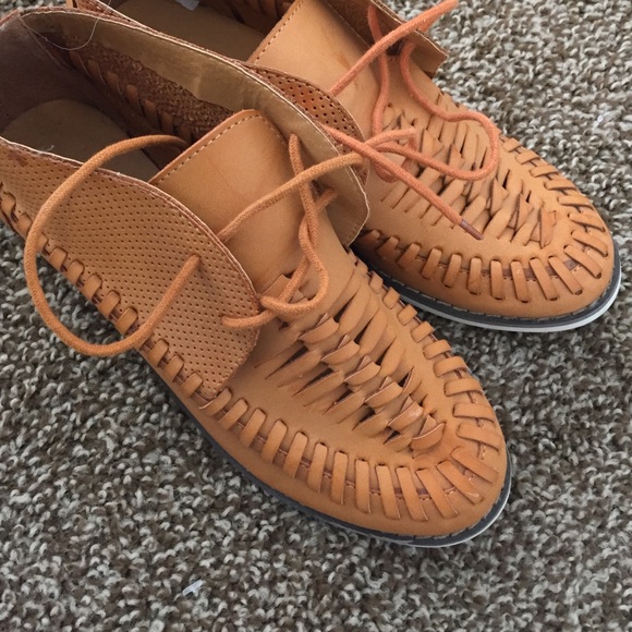 shoes are from a brand called Natural Breeze.