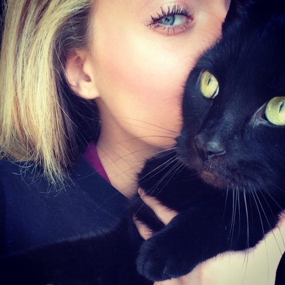 Meet your Posher, Brooke - Picture 2 of 4