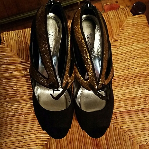 Heels - Picture 2 of 3