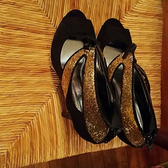 Heels - Picture 3 of 3