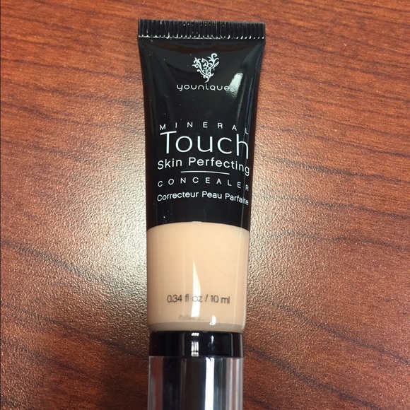 Younique Touch Mineral Concealer Organza