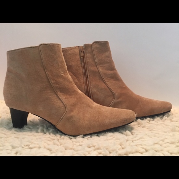 Genuine Suede Ankle 2.5" Heel Boots Tan Sz: 7.5
