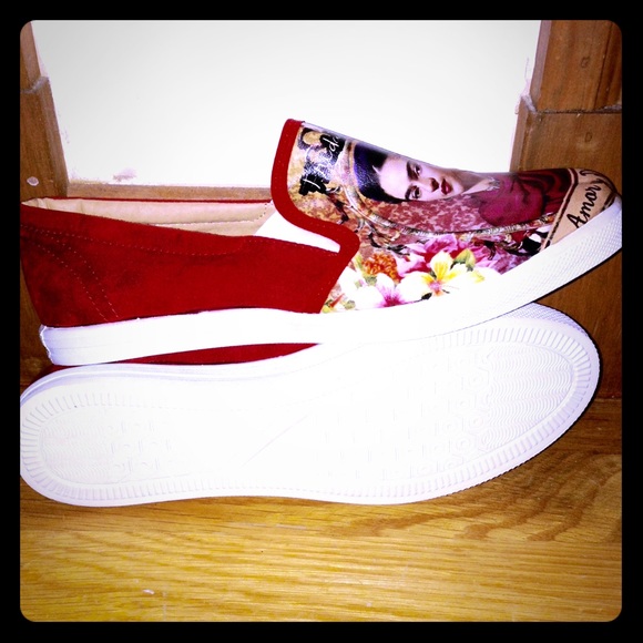 Frida Kahlo slipon sneaker / flats sz 7 RED ❤️🇲🇽